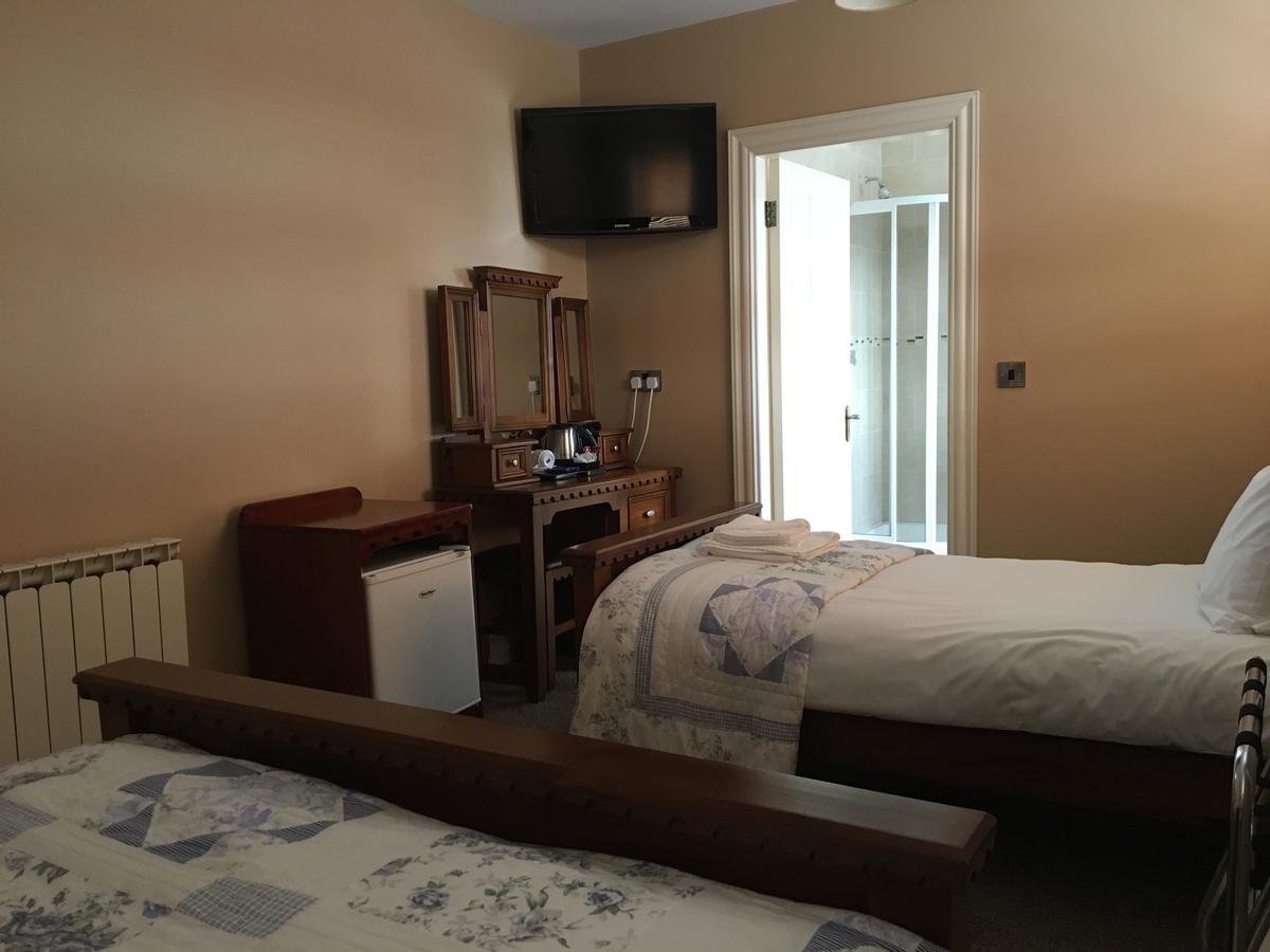 Hopper Inn Bar & Guest Accommodation Ballynaskreena Экстерьер фото