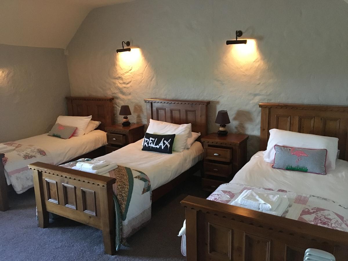 Hopper Inn Bar & Guest Accommodation Ballynaskreena Экстерьер фото